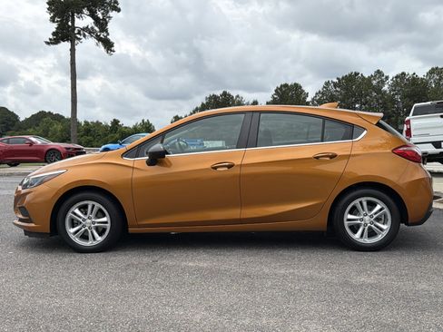 Used 2017 Chevrolet Cruze LT w/ Sun And Sound Package FWD image 9