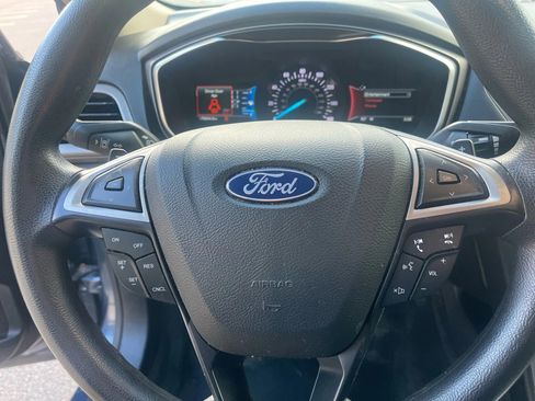Used 2019 Ford Fusion SE image 16