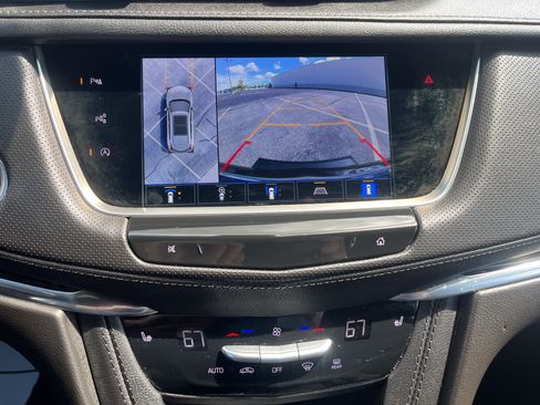 Used 2023 Cadillac XT5 Premium Luxury w/ Technology Package AWD/4WD image 19