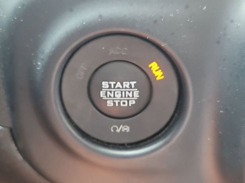 Used 2023 Jeep Gladiator Sport AWD/4WD image 25