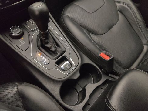 Used 2019 Jeep Cherokee High Altitude AWD/4WD image 26