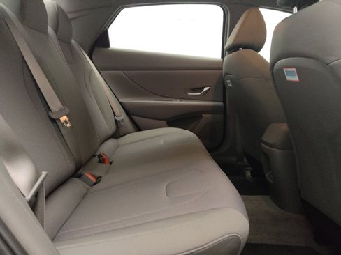 Used 2025 Hyundai Elantra SE FWD image 19