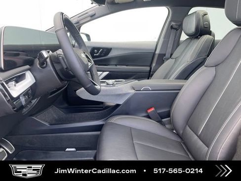 Certified 2025 Cadillac Optiq Luxury 2 w/ LPO, Floor Liner Package AWD/4WD image 24