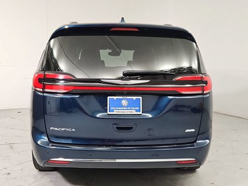 Used 2021 Chrysler Pacifica Touring-L w/ Uconnect Theater Family Group AWD/4WD image 5