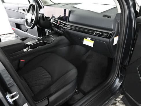 New 2026 Kia Sportage LX FWD image 8