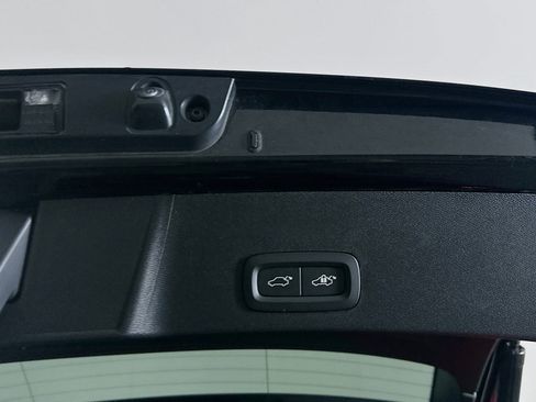 Used 2025 Volvo XC40 B5 Core image 30