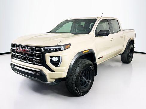 Used 2024 GMC Canyon AT4 w/ AT4 Premium Package AWD/4WD image 3