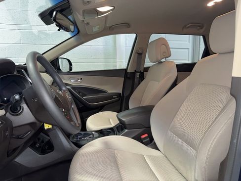 Used 2017 Hyundai Santa Fe SE image 19