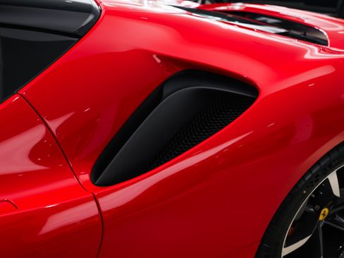 Used 2022 Ferrari SF90 Stradale AWD/4WD image 18