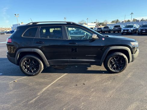 Used 2019 Jeep Cherokee Trailhawk image 6