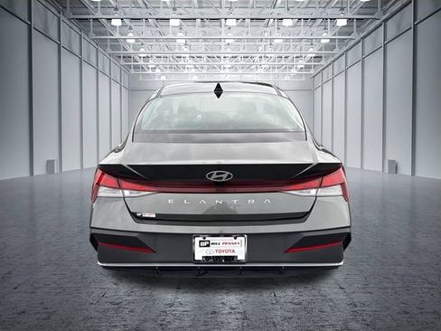 Used 2024 Hyundai Elantra SEL FWD image 4