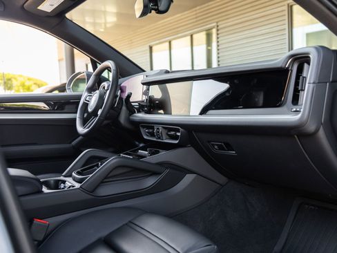 Certified 2026 Porsche Cayenne image 45