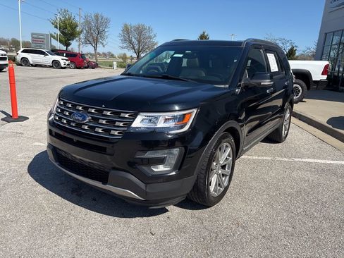 Used 2017 Ford Explorer Limited image 12
