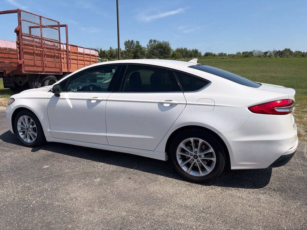 Used 2020 Ford Fusion SE FWD image 7