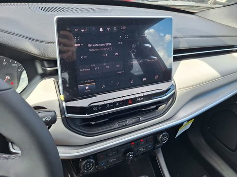 New 2026 Jeep Compass Limited image 19