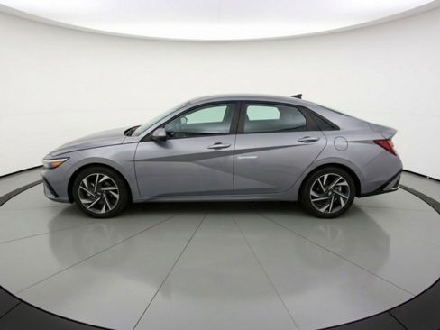 Used 2025 Hyundai Elantra SEL FWD image 5