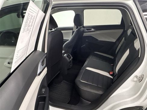 Certified 2025 Volkswagen Taos SEL image 17