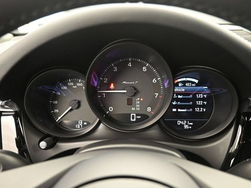 Certified 2025 Porsche Macan Turbo AWD/4WD image 11