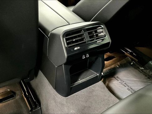 Used 2024 BMW 530i xDrive w/ Premium Package image 32