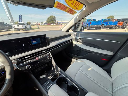 Used 2024 Hyundai Sonata SEL w/ Convenience Package image 12