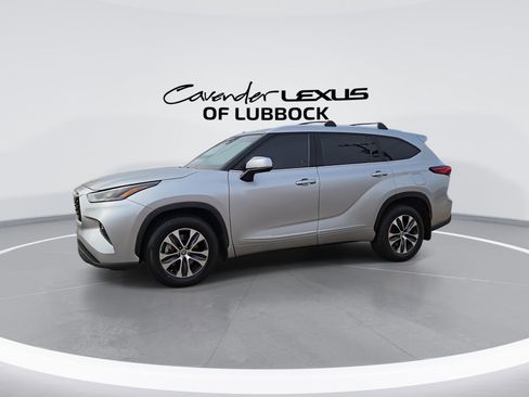 Used 2023 Toyota Highlander XLE image 5