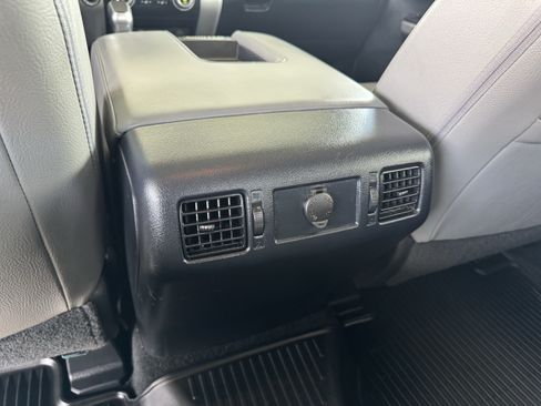 Used 2017 Toyota Tundra Limited w/ Limited Premium Package AWD/4WD image 17