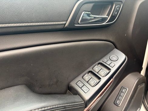 Used 2017 GMC Yukon XL SLT AWD/4WD image 23
