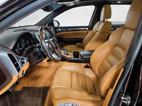 Used 2016 Porsche Cayenne GTS image 13