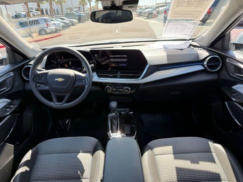 Used 2025 Chevrolet Trax LT image 16