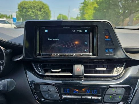 Used 2018 Toyota C-HR XLE FWD image 16