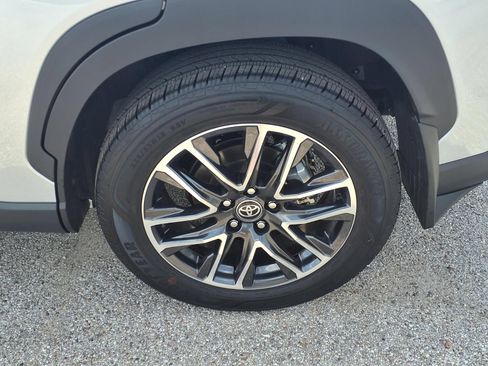 Used 2026 Toyota Corolla Cross XLE FWD image 25
