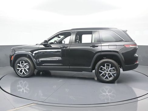 Used 2025 Jeep Grand Cherokee Limited image 3