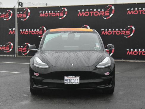 Used 2019 Tesla Model 3 Standard Range image 2