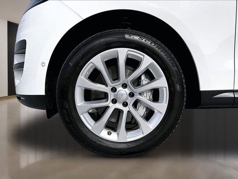 Used 2025 Land Rover Range Rover Sport image 32