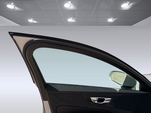 Certified 2025 Volvo V60 B5 Cross Country Plus image 15
