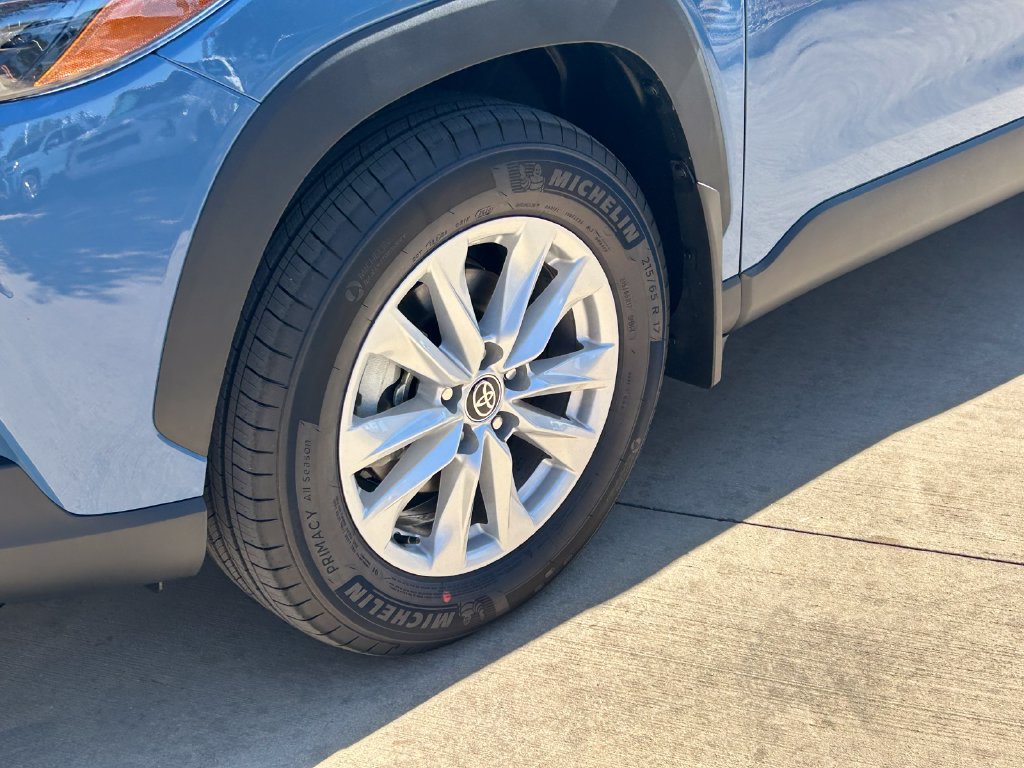 New 2026 Toyota Corolla Cross LE w/ Moonroof Package FWD image 9