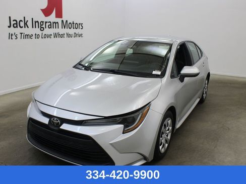 Used 2023 Toyota Corolla LE FWD image 1