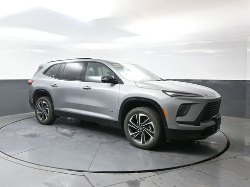 Used 2025 Buick Enclave Sport Touring AWD/4WD image 6