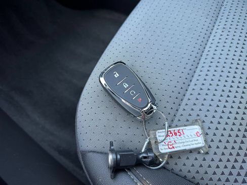 Used 2025 Chevrolet Trax LT FWD image 22