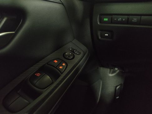 Used 2025 Nissan Sentra SV FWD image 27