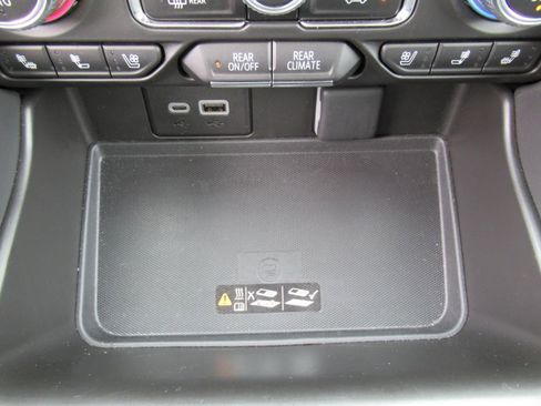 Used 2024 GMC Yukon XL SLT w/ SLT Premium Package AWD/4WD image 27