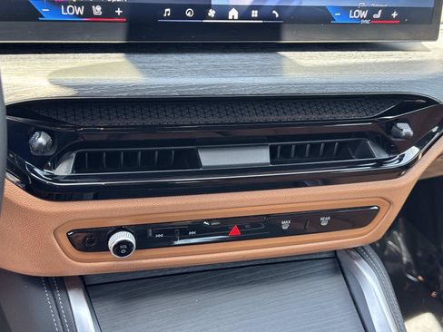 Used 2025 BMW M440i RWD image 17