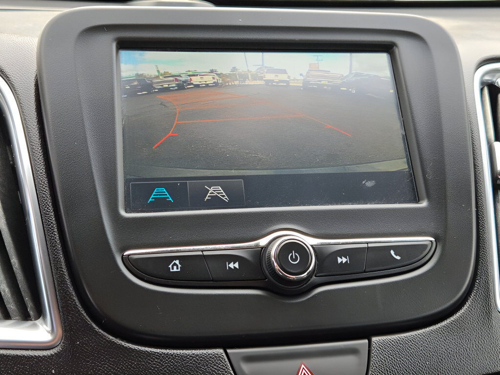 Used 2017 Chevrolet Malibu LT FWD image 30