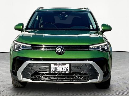 Used 2025 Volkswagen Taos SE image 2