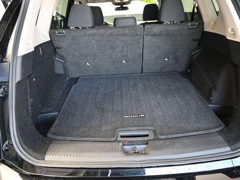 Used 2025 Nissan Rogue SV AWD/4WD image 19