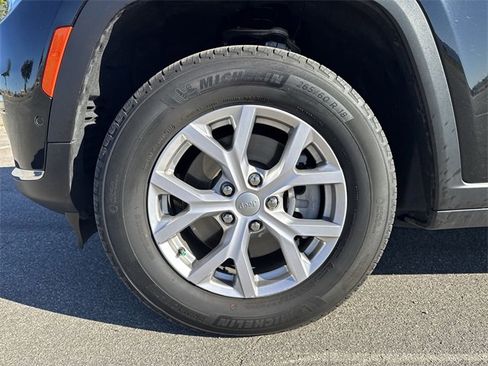 Used 2022 Jeep Grand Cherokee L Limited w/ Luxury Tech Group II image 27