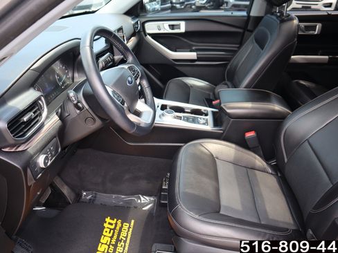 Used 2022 Ford Explorer Limited w/ Equipment Group 301A AWD/4WD image 11