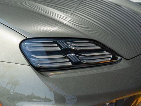 New 2026 Porsche Macan 4 Electric image 12