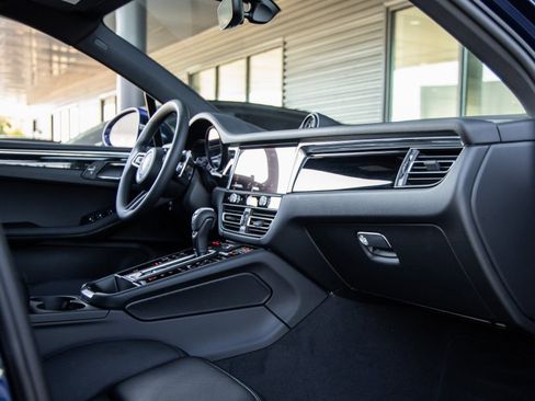 Certified 2026 Porsche Macan image 48