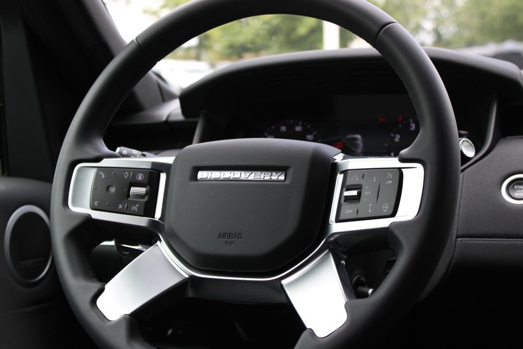 Certified 2025 Land Rover Discovery S AWD/4WD image 10